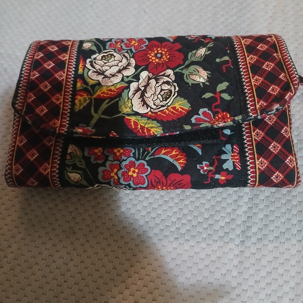 Vera Bradley Floral Wallet Lots Of Extra Space If The New A N A S T A S I A